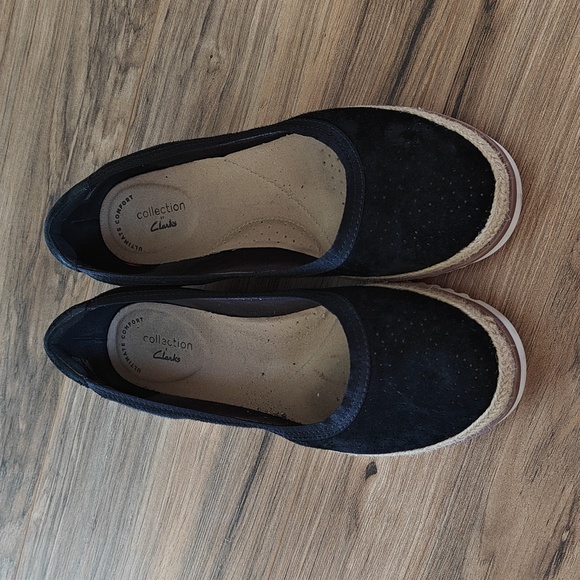 Like new Clark's suede espadrille flats - Picture 2 of 6